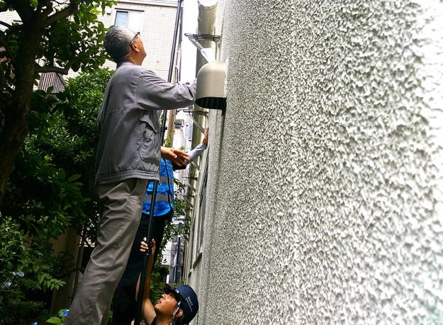 超狭小地(50㎝)での高所外壁点検<br />本当に出来るの？？？